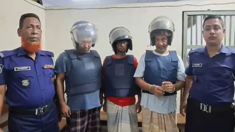 আদালত প্রাঙ্গণে আইভীর ‘জয় বাংলা’ স্লোগান, আইনজীবীসহ গ্রেপ্তার ৩