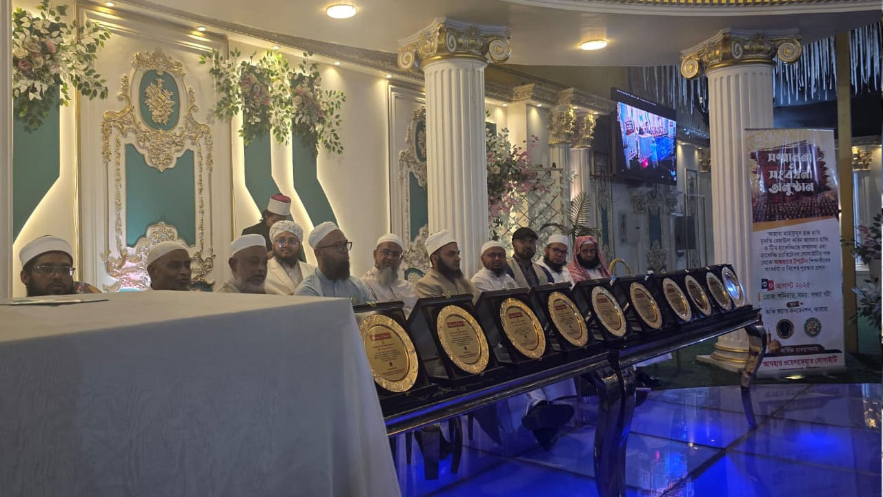 মিশরের আল আযহারে বাংলাদেশি ৩৯ শিক্ষার্থীকে সম্মাননা
