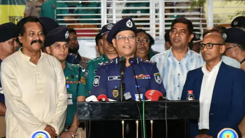 সারাদেশে শান্তিপূর্ণভাবে দুর্গাপূজা উদযাপিত হচ্ছে: আইজিপি