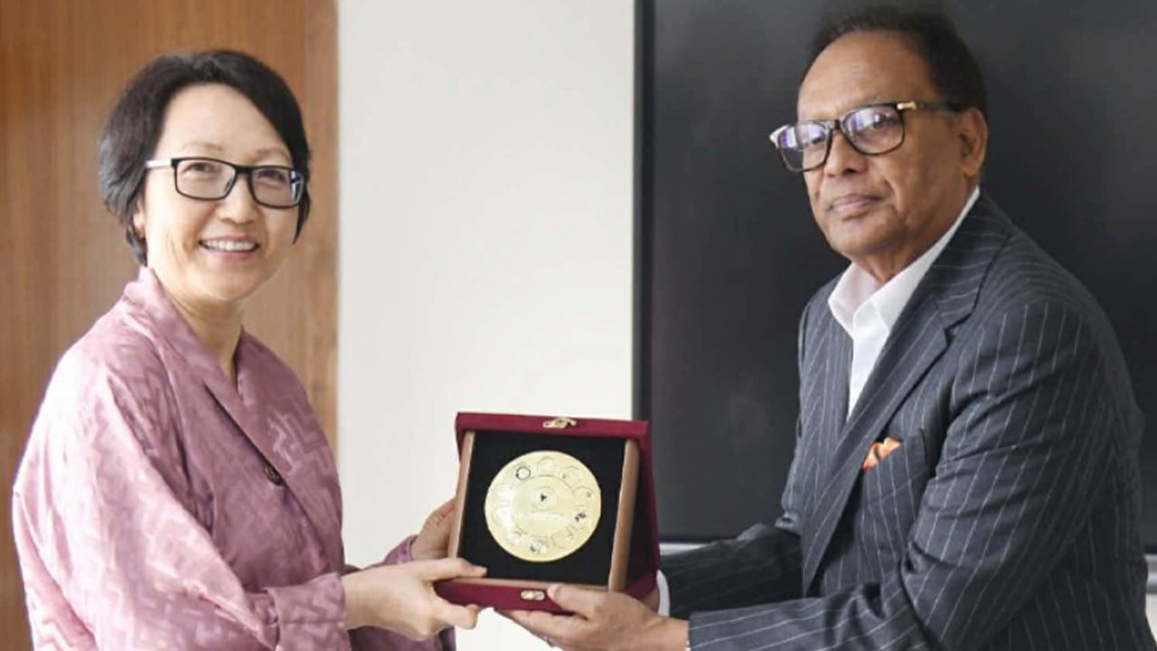 মন্ত্রী ফকির মাহবুব আনামের সঙ্গে ভুটানের রাষ্ট্রদূতের সাক্ষাৎ