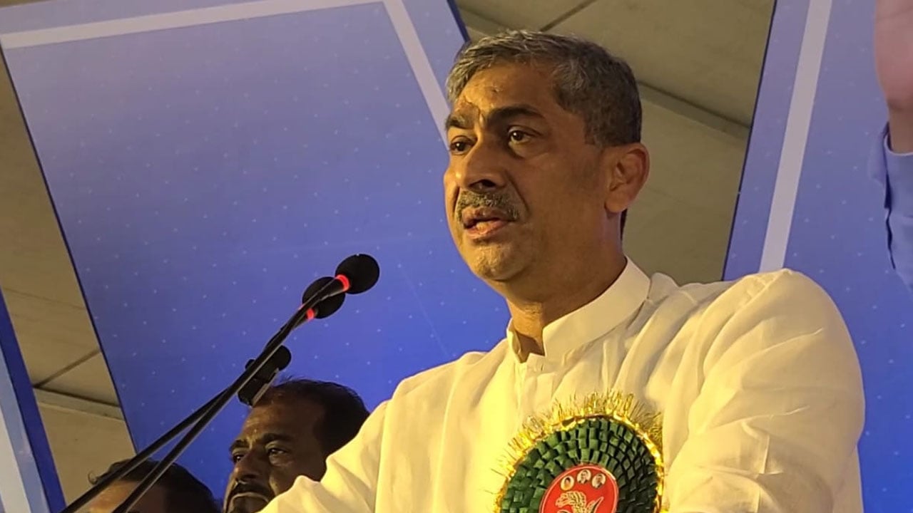 রাজধানীসহ সারা দেশের জলাবদ্ধতা নিরসনে কাজ করছি