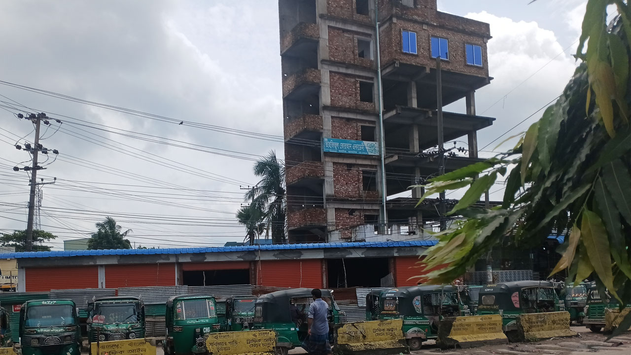 সিডিএর জায়গা দখল করে আ.লীগ নেতার মার্কেট