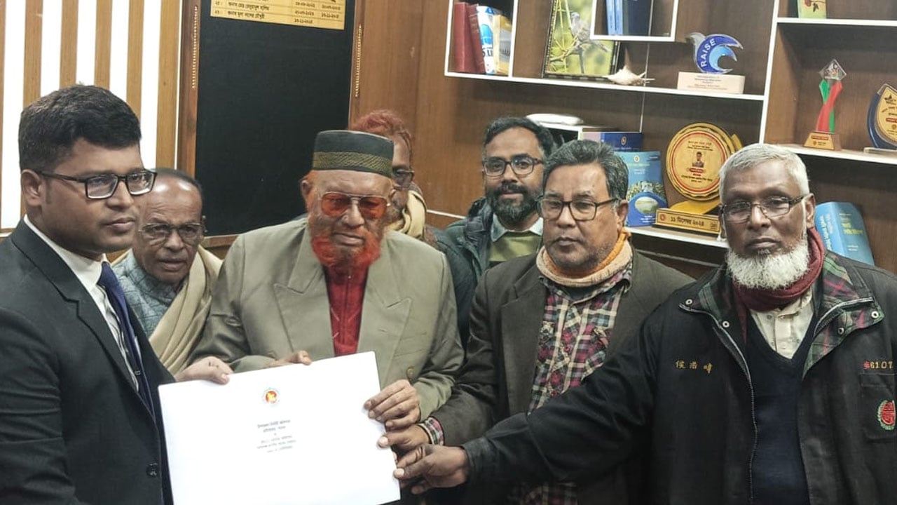 স্বতন্ত্র প্রার্থী হিসেবে মনোনয়নপত্র নিলেন বিএনপির কেন্দ্রীয় নেতা