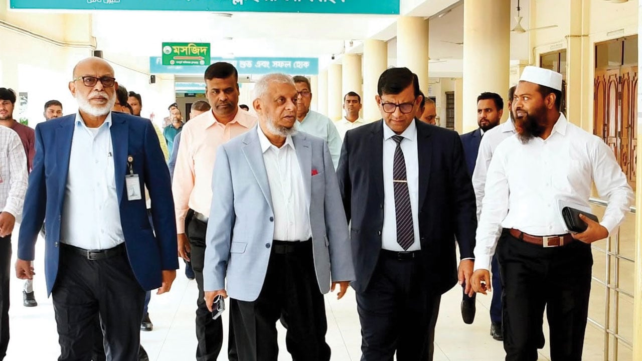 হজ ক্যাম্পে প্রবাসীদের জন্য ১০০ শয্যার আবাসন হবে: প্রবাসীকল্যাণমন্ত্রী