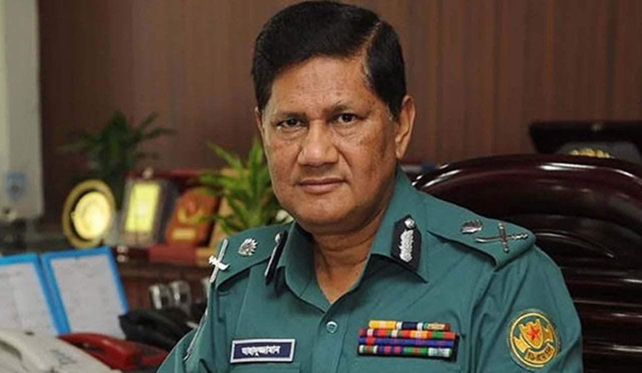 পরিবারসহ আছাদুজ্জামানের দেশত্যাগে নিষেধাজ্ঞা