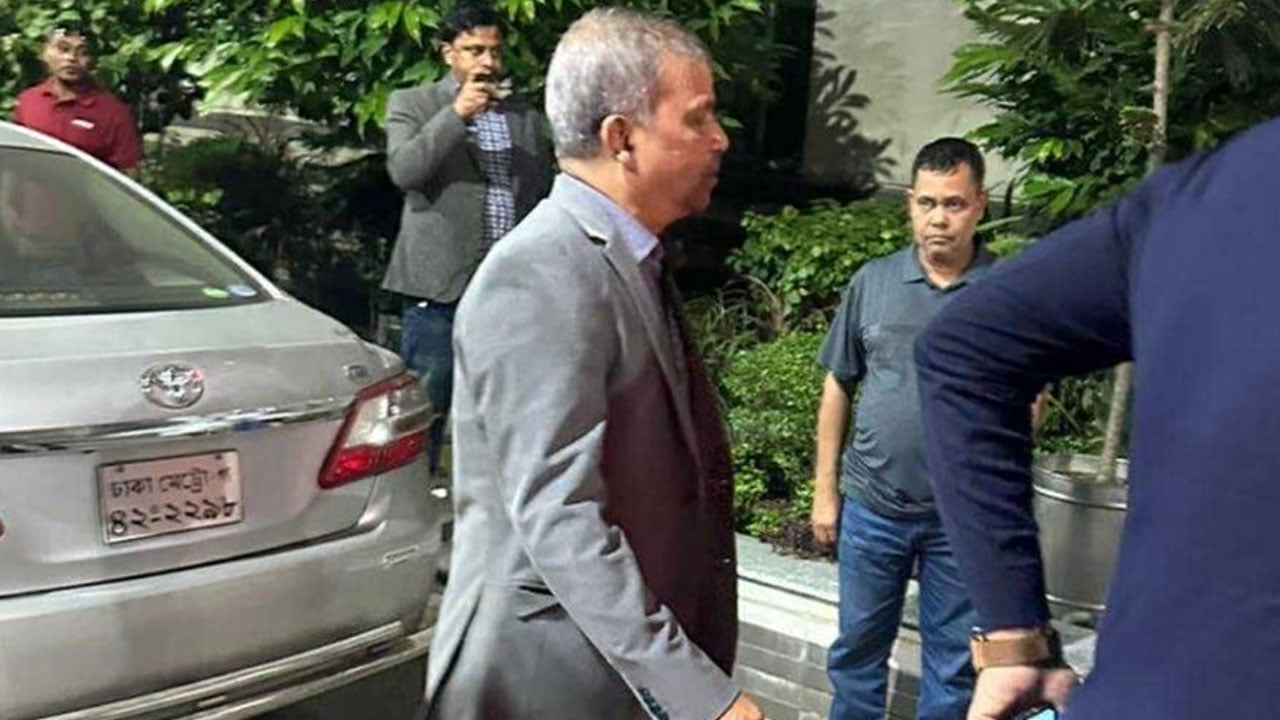 খালেদা জিয়ার খোঁজ নিতে হাসপাতালে একাধিক উপদেষ্টা