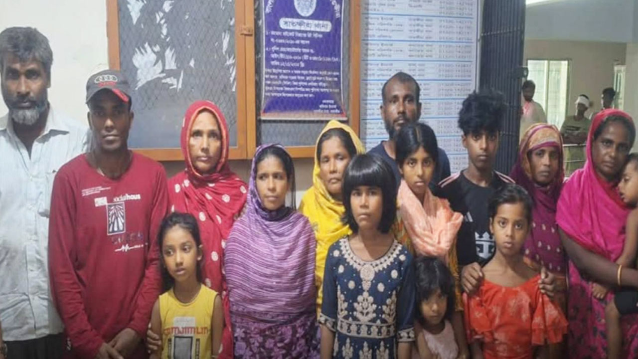 ভারতে আটক ১৫ বাংলাদেশি বিজিবির কাছে হস্তান্তর