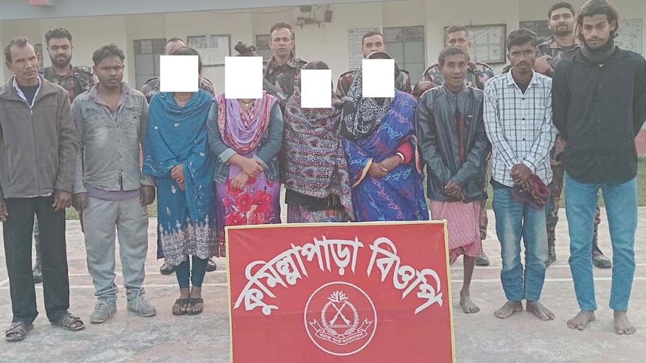 মহেশপুর সীমান্তে বিজিবির হাতে আটক ২১