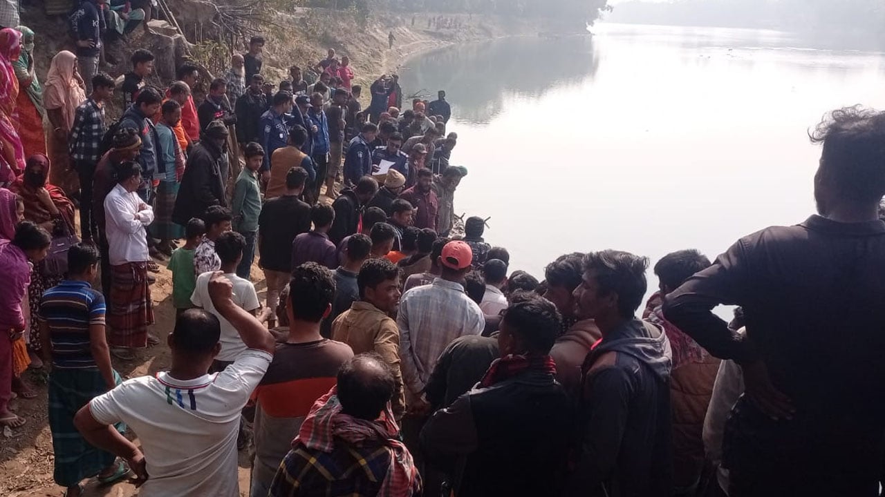 চিরিরবন্দরে আত্রাই নদী থেকে অজ্ঞাত দুই লাশ উদ্ধার