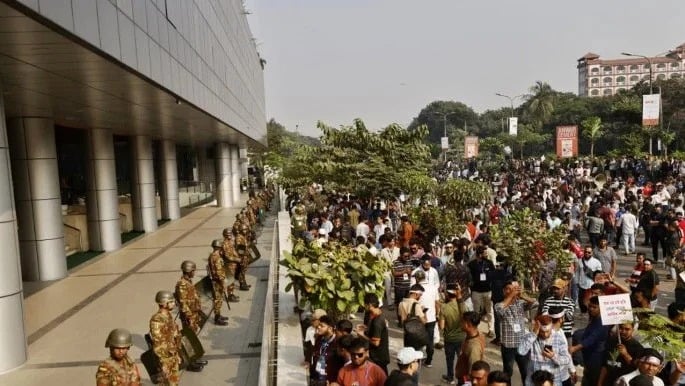 এনইআইআর সংস্কারে রাজি বিটিআরসি ৯ ডিসেম্বর পর্যন্ত অবরোধ স্থগিত