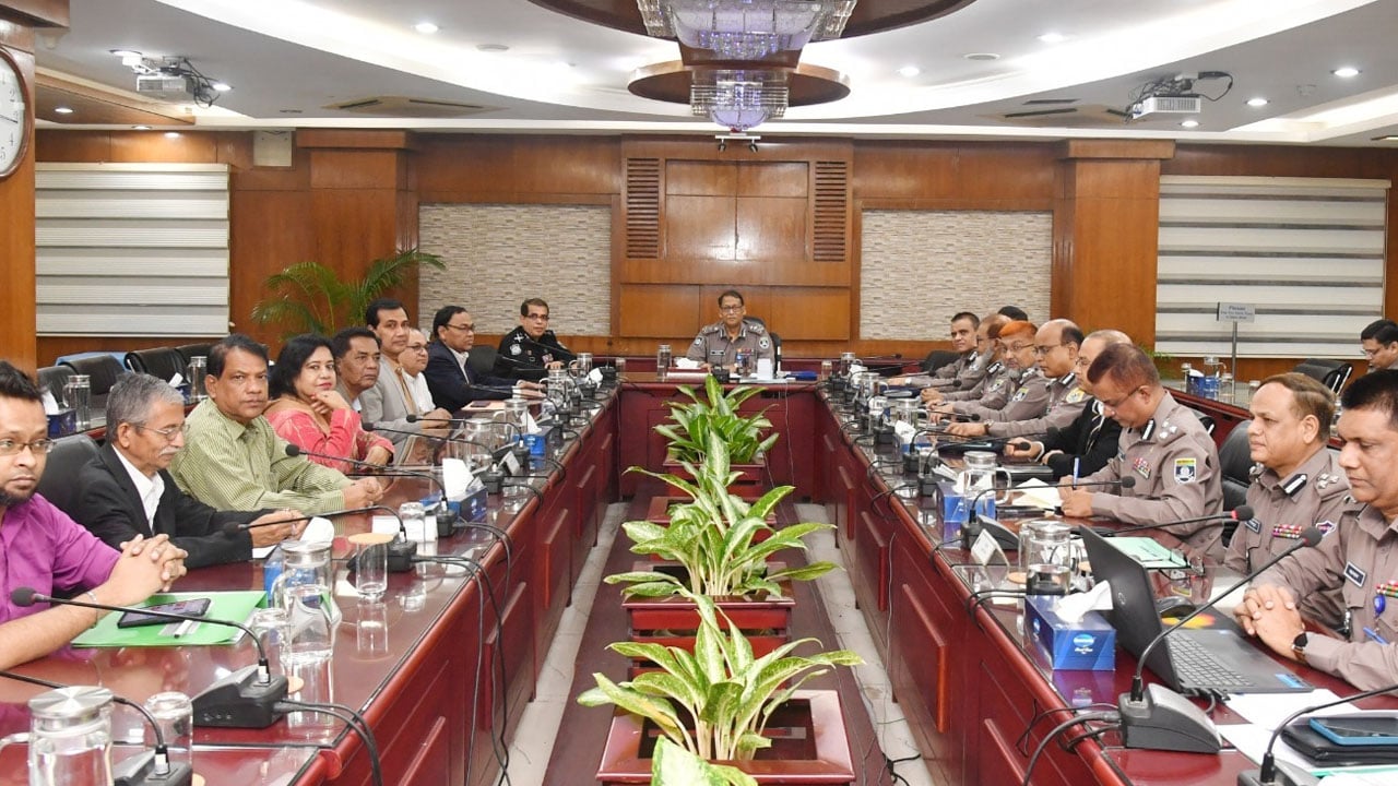 বড়দিন ও থার্টিফার্স্ট নাইটে পুলিশের বিশেষ নিরাপত্তা ব্যবস্থা