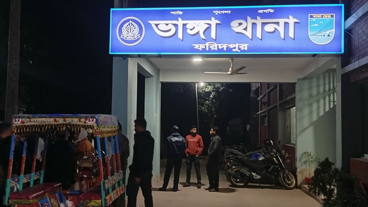 ভাঙ্গায় ট্রাক-অ্যাম্বুলেন্সের মুখোমুখি সংঘর্ষে নিহত ৩