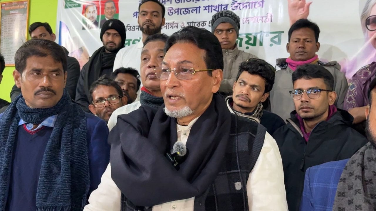 পাথরঘাটায় ইউএনওকে অবরুদ্ধ করে বিএনপি নেতাকর্মীদের বিক্ষোভ