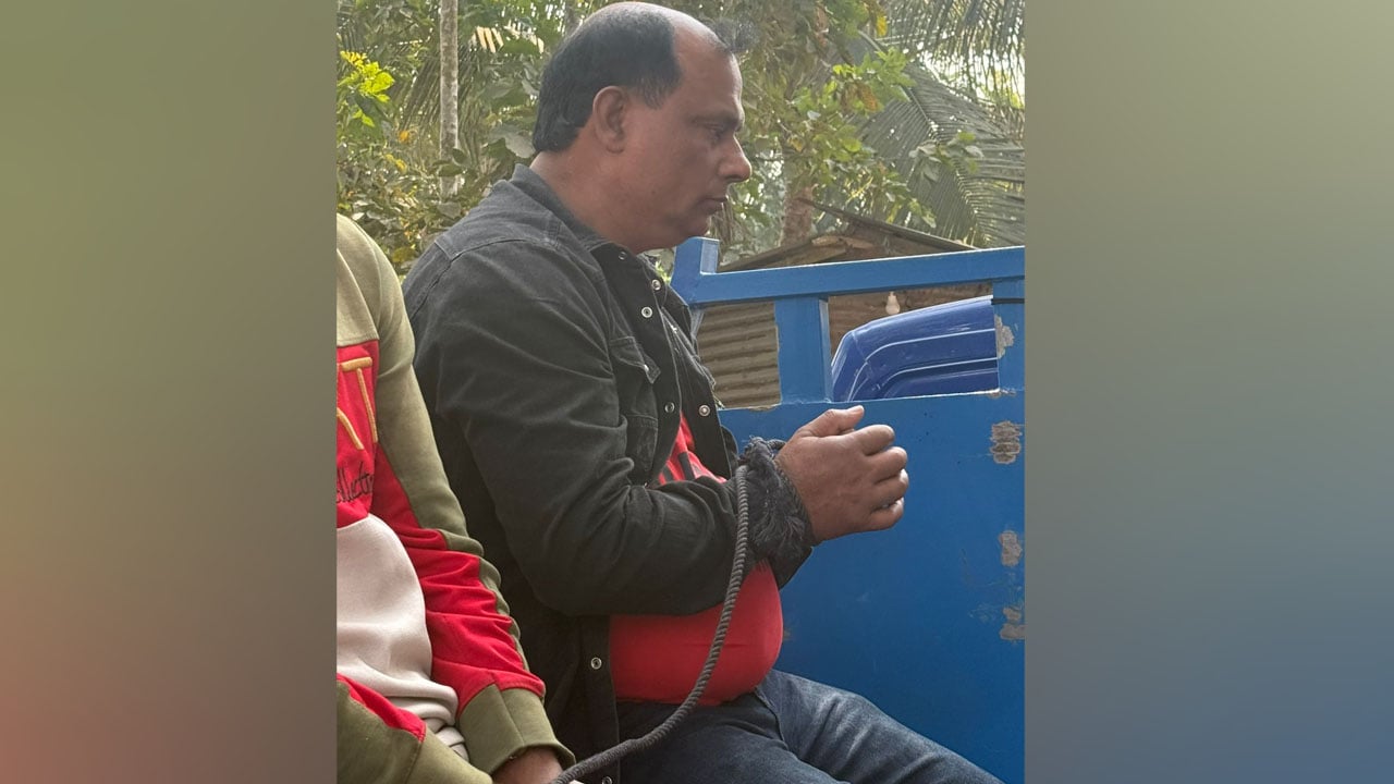 ভোটকেন্দ্রে প্রভাব বিস্তারের অভিযোগে যুবদল নেতা আটক