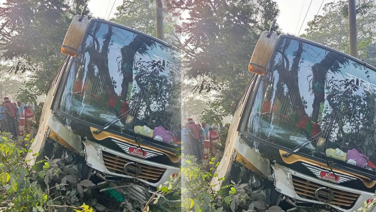 বেপরোয়া বাসের চাপায় নিহত গ্রামীণ ব্যাংকের কর্মকর্তা