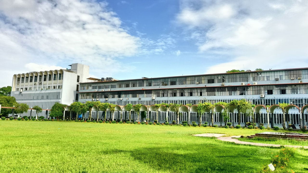 বাকৃবিতে আড়াই মাসেও সম্পন্ন হয়নি কম্বাইন্ড ডিগ্রির কারিকুলাম প্রণয়ন