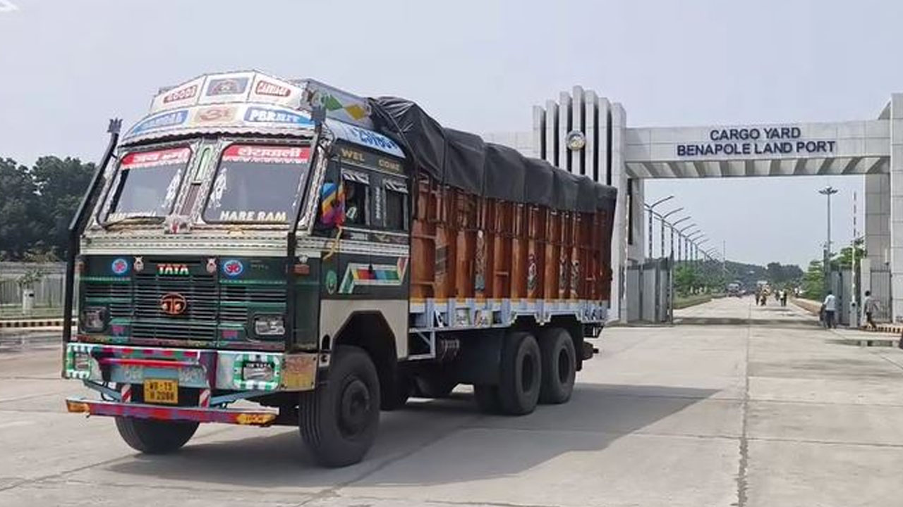 আড়াই বছর পর বেনাপোল স্থলবন্দর দিয়ে পেঁয়াজ আমদানি শুরু