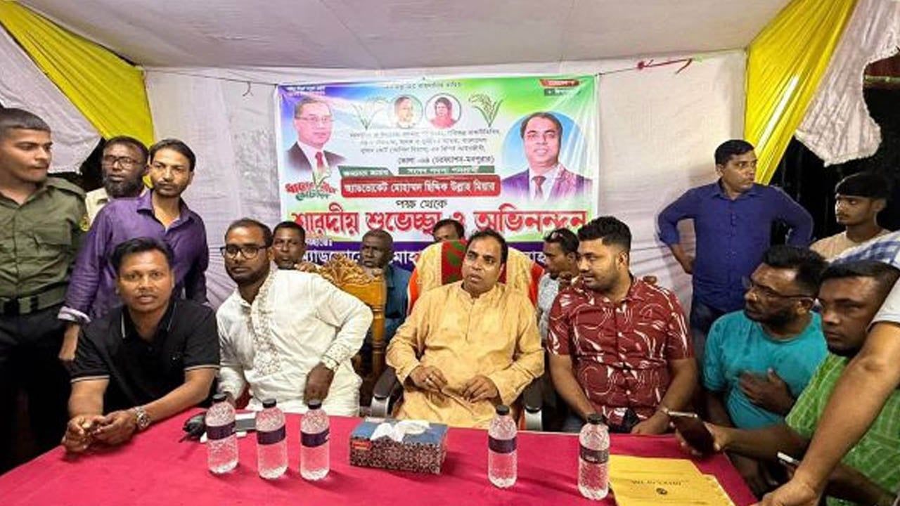 পূজামণ্ডপে বিএনপি নেতা সিদ্দিক উল্লাহর আর্থিক অনুদান