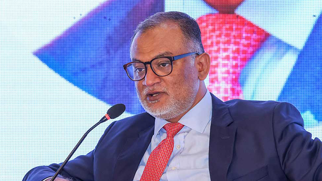 বিমানের টিকেটের দুর্বৃত্তায়ন রোধে কঠোর অবস্থানে সরকার
