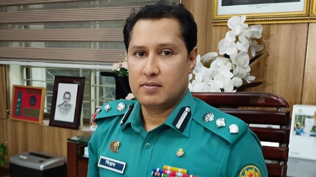 বিপ্লব কুমার ও তার স্ত্রীর ব্যাংক হিসাব অবরুদ্ধের নির্দেশ