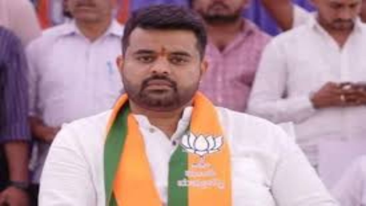 ধর্ষণের দায়ে ভারতের সাবেক প্রধানমন্ত্রীর নাতির যাবজ্জীবন