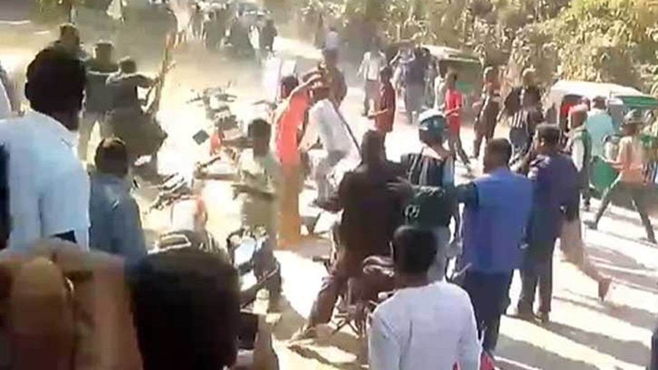 বিএনপি মনোনীত প্রার্থীর প্রচারণায় সন্ত্রাসী হামলা, আহত ৩০