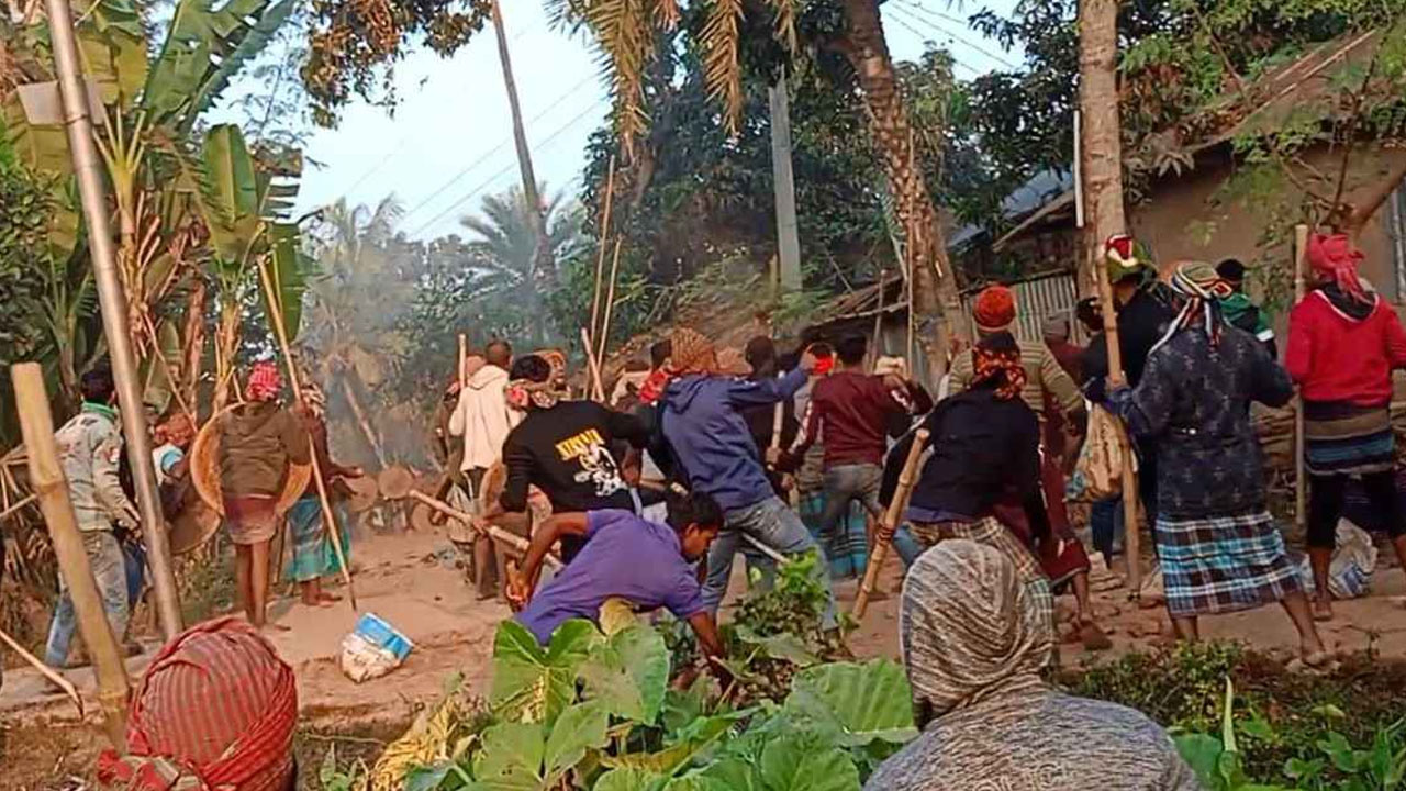 ফুরস‌ন্ধি গ্রামের বিএনপি নেতা শাহাবুর মোল্লা ও জাহিদ বিশ্বাসের সমর্থকদের মধ্যে সামাজিক বিরোধ চলে আসছিল