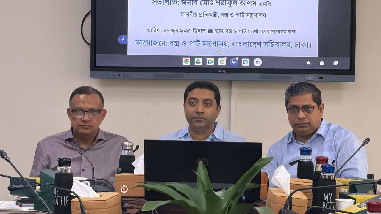 প্রাথমিকের এক কোটি ৭ লাখ শিক্ষার্থীকে স্কুলড্রেস, ব্যাগ ও জুতা দেবে সরকার