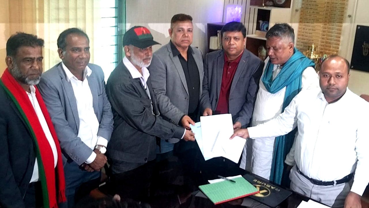 বগুড়া-৭ আসনে খালেদা জিয়ার পক্ষে মনোনয়নপত্র উত্তোলন