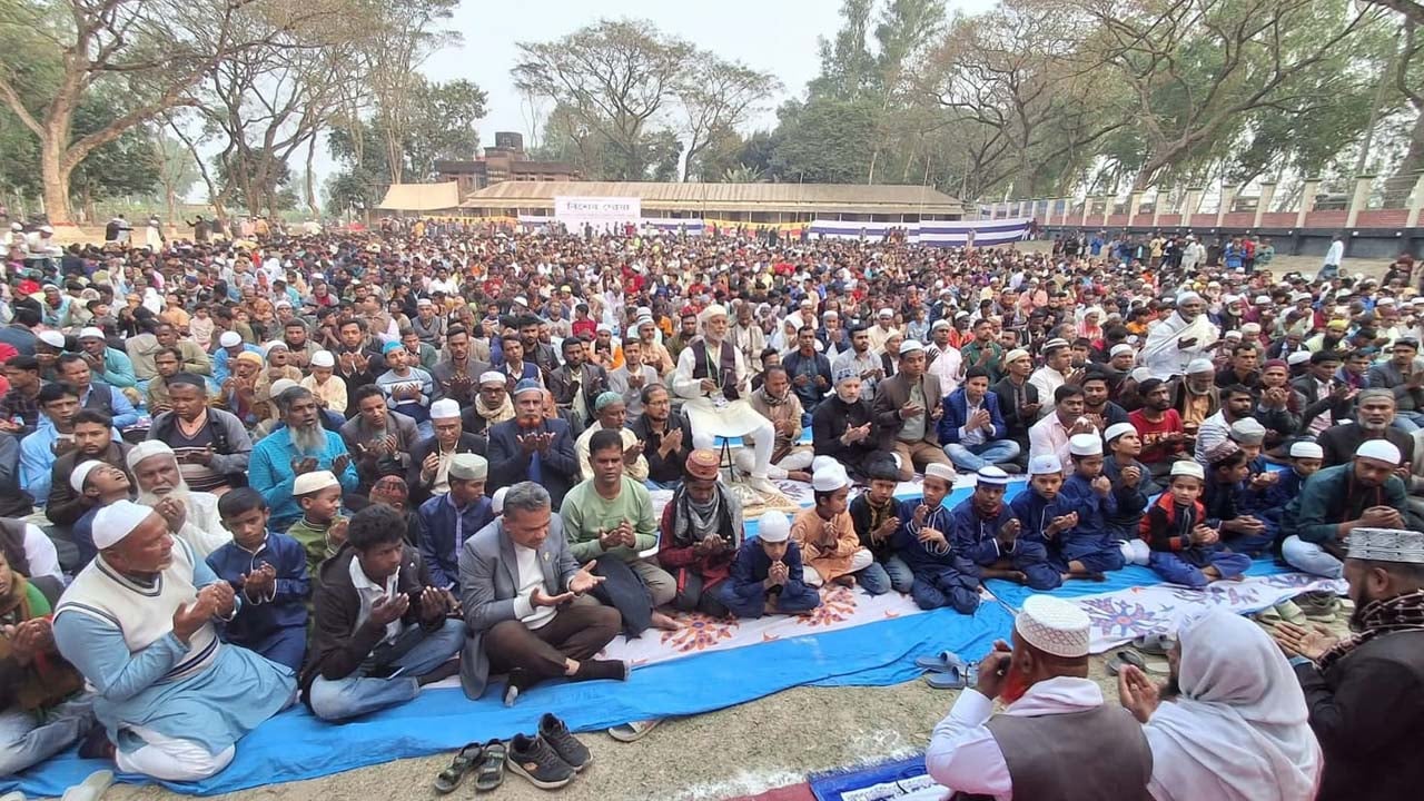 বগুড়ায় খালেদা জিয়ার জন্য দোয়া মাহফিলে অশ্রুসিক্ত হাজারো মানুষ