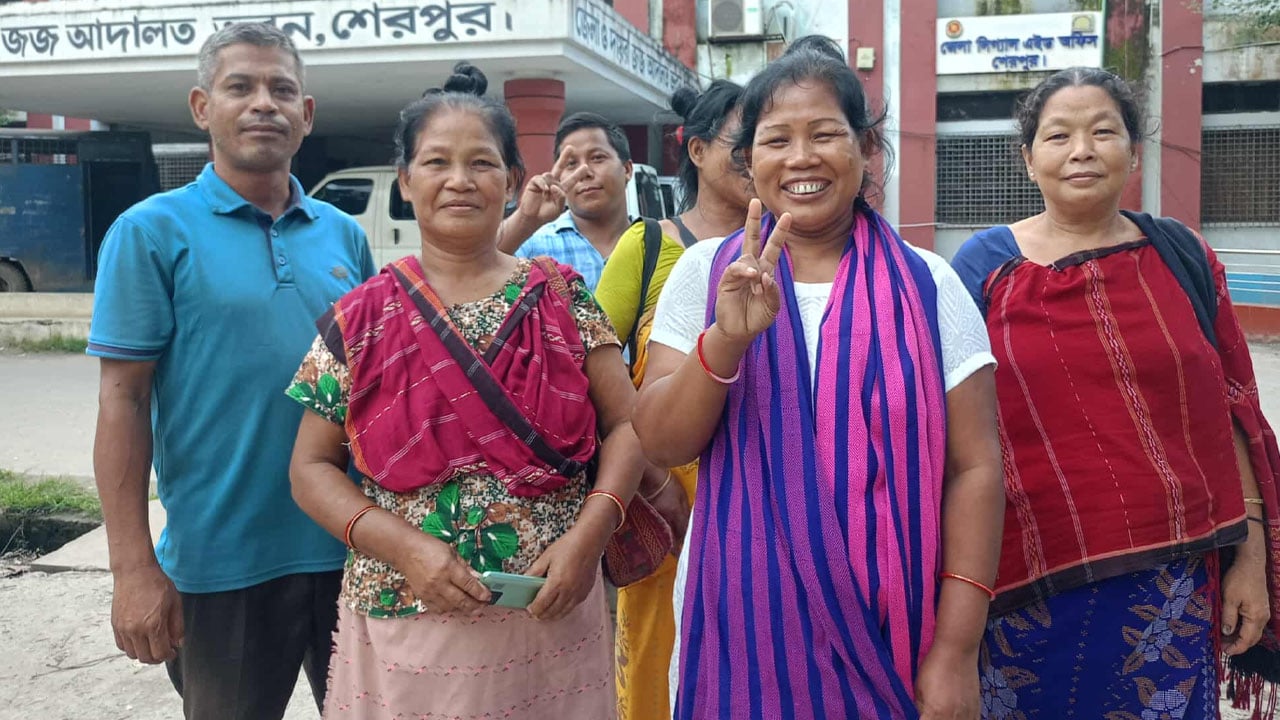 দুপুরে গ্রেপ্তার, বিকেলেই জামিন আ.লীগ নেত্রীর