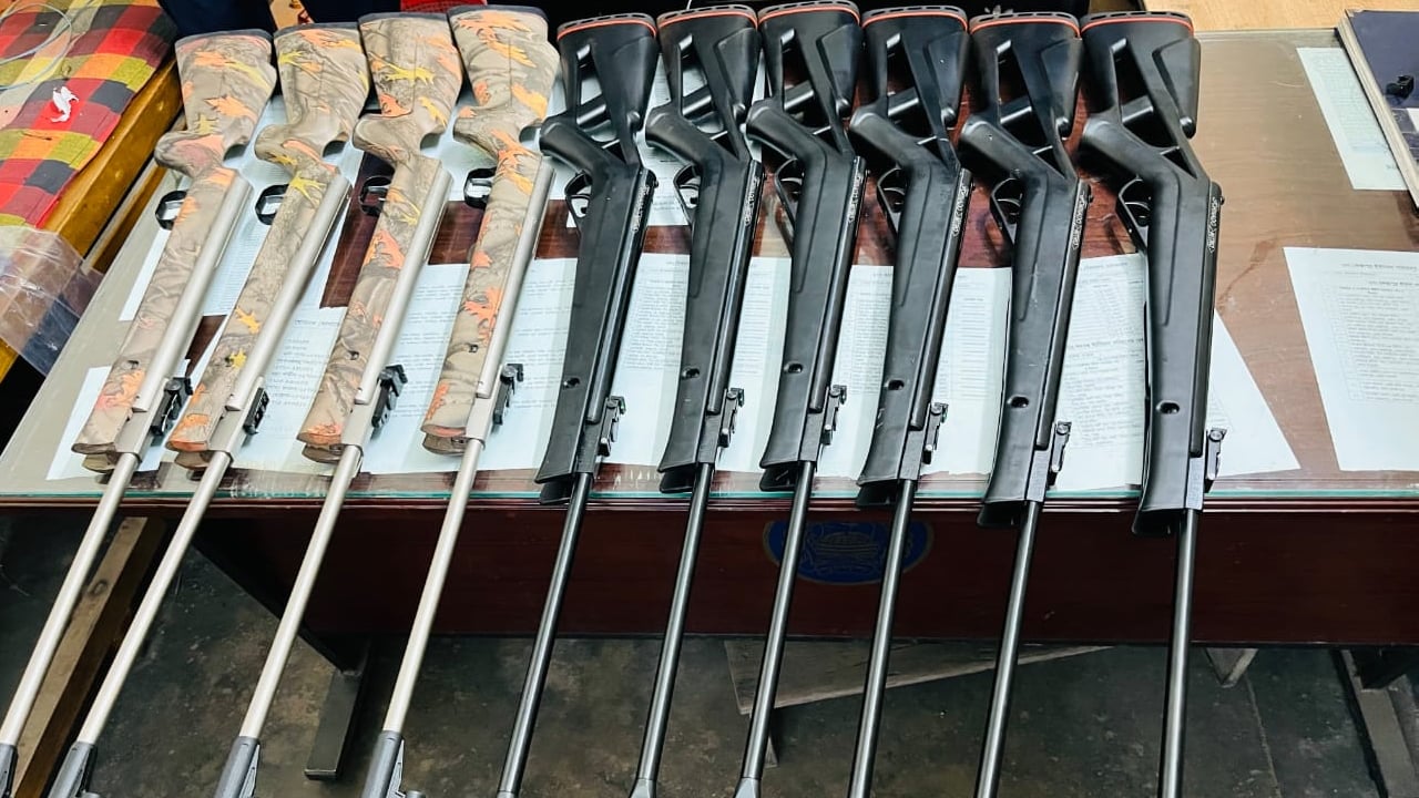 সিলেটে পুলিশের চেকপোষ্টে ১০টি এয়ারগান উদ্ধার