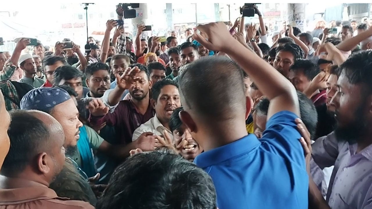 যেকোনো মুহূর্তে সংঘর্ষের আশঙ্কা, শেবাচিমে পুলিশ মোতায়েন