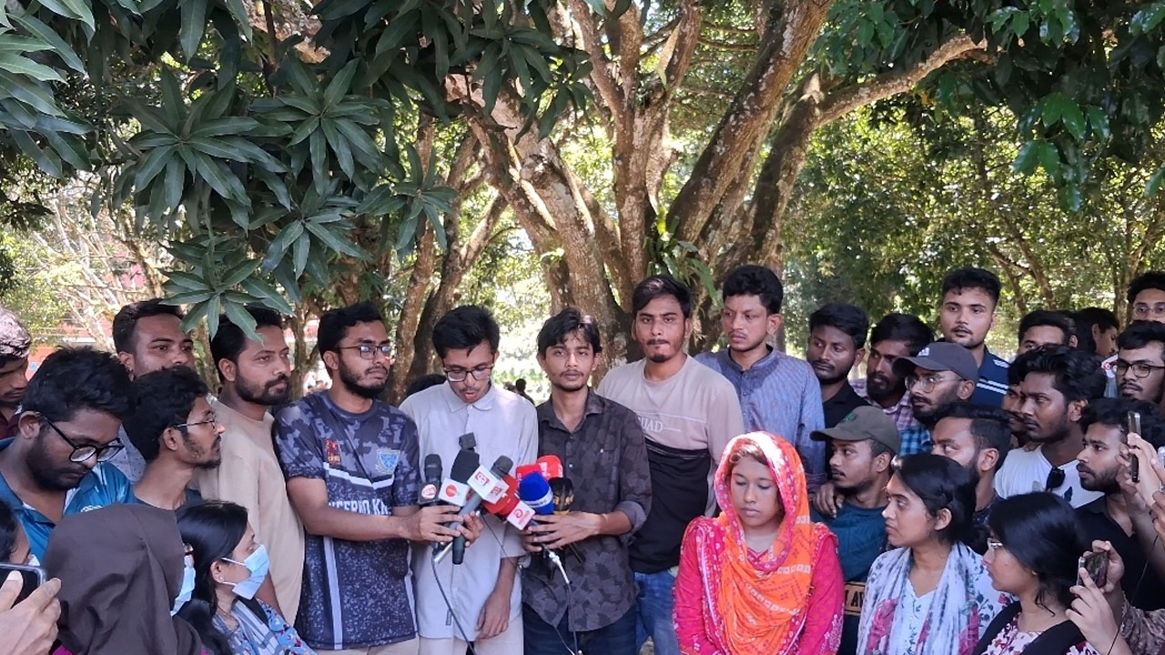 হল বন্ধের নির্দেশনা প্রত্যাহার চায় বাকৃবি শিক্ষার্থীরা