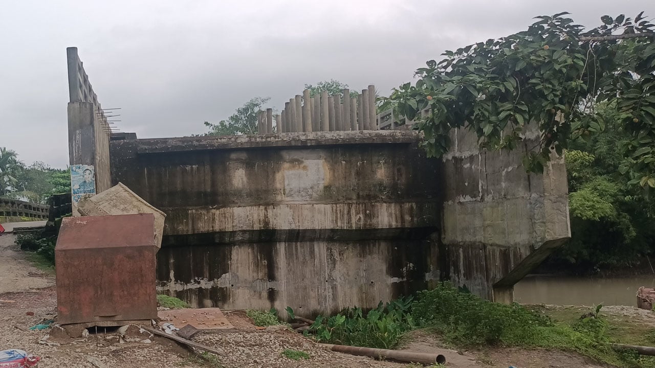 পাঁচ বছরেও শেষ হয়নি সাড়ে ৬ কোটি টাকার সেতুর নির্মাণ কাজ