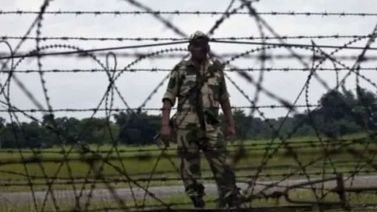 লালমনিরহাট সীমান্তে স্থানীয়দের সঙ্গে ধস্তাধস্তি, অস্ত্র রেখে পালাল বিএসএফ