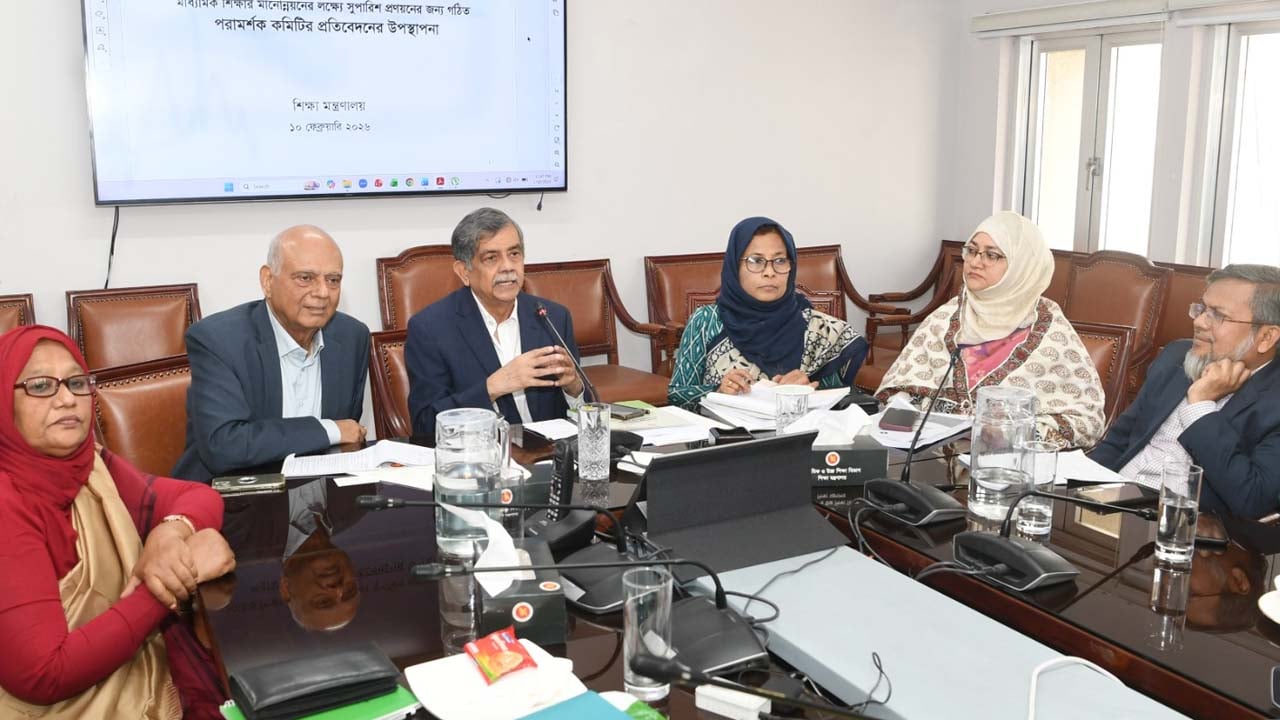 বৈশ্বিক প্রতিযোগিতায় টিকতে মানসম্মত শিক্ষার বিকল্প নেই: শিক্ষা উপদেষ্টা