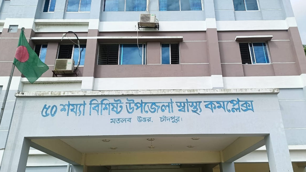 চিকিৎসক আসেন ১০টার পর, বারোটায় ছুটেন প্রাইভেট চেম্বারে