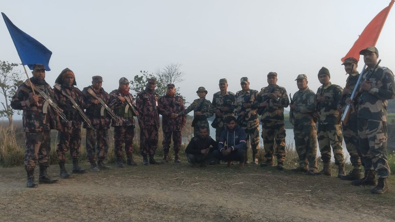 সীমান্তে জেলেদের হাতে আটক দুই ভারতীয়কে ফেরত পাঠাল বিজিবি