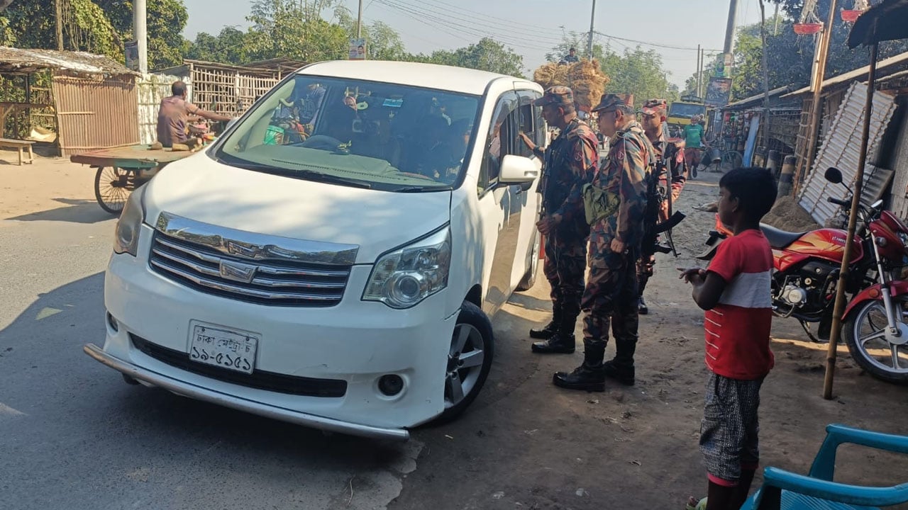 চাঁপাইনবাবগঞ্জে সীমান্তমুখী সব যানবাহনে তল্লাশি