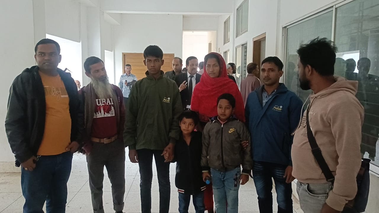 জামিন পেলেও দেশে ফেরা হচ্ছে না অন্তঃসত্ত্বা সোনালিসহ ৬ ভারতীয়র