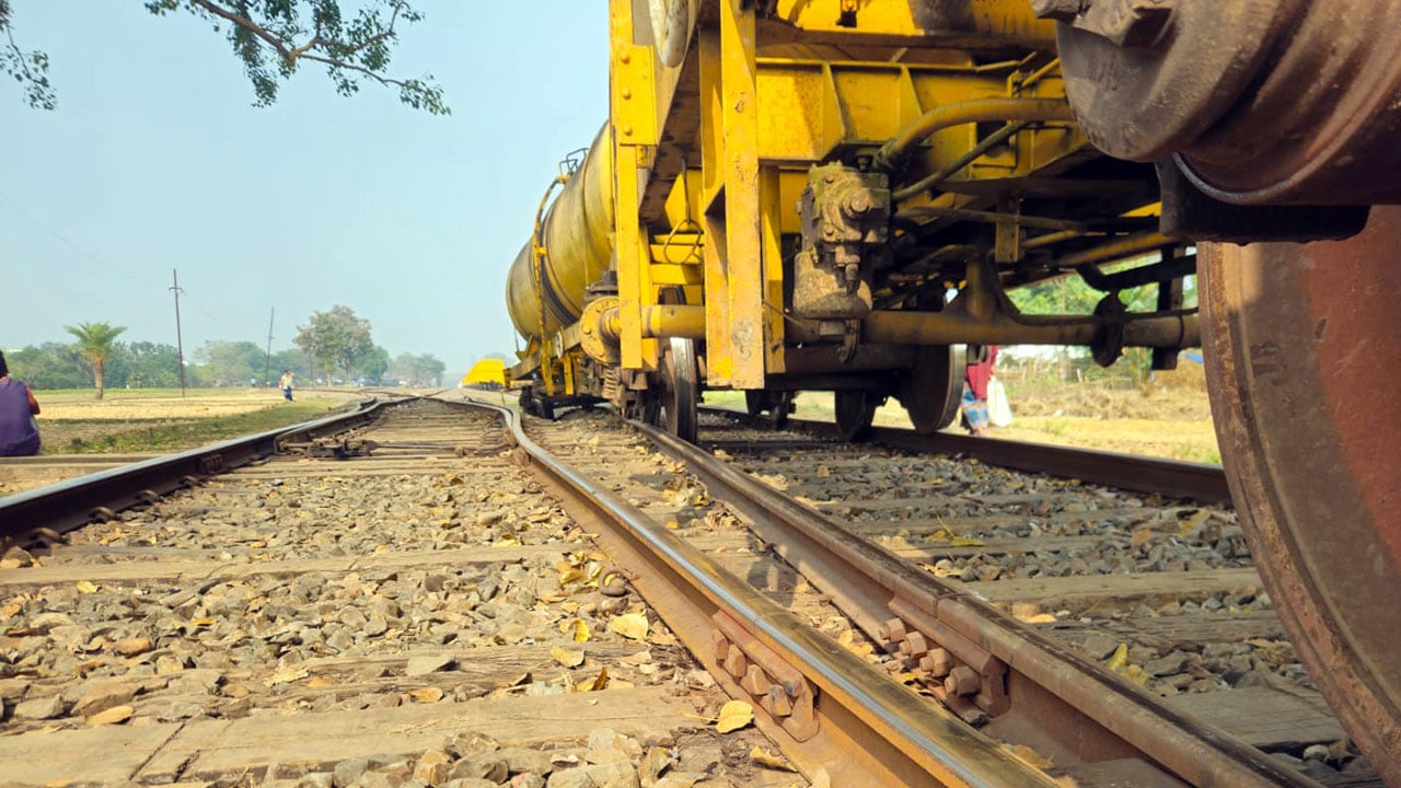 রাজশাহী সঙ্গে চাঁপাইনবাবগঞ্জের ট্রেন চলাচল বন্ধ