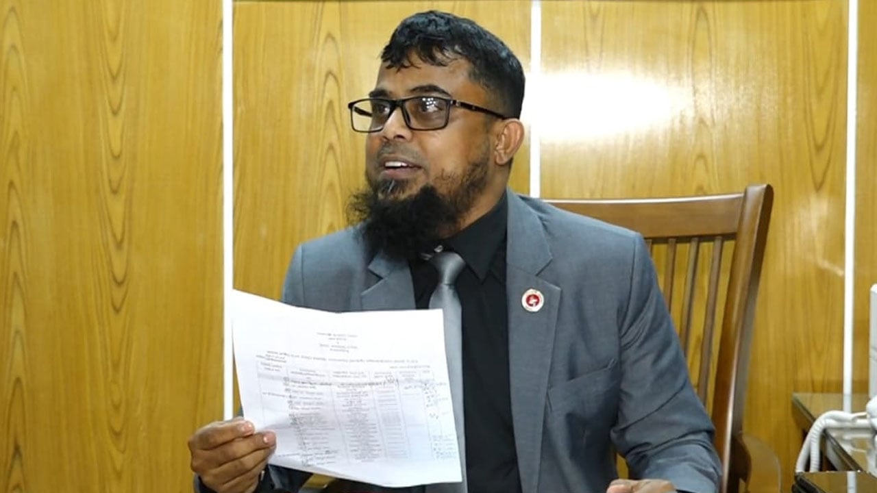 চাঁপাইনবাবগঞ্জে রিটার্নিং কর্মকর্তার বিরুদ্ধে পক্ষপাতিত্বের অভিযোগ