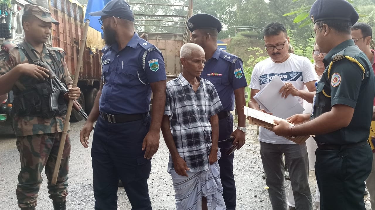বাঙালি বজরঙির মানবিকতায় পরিবারে ফিরলেন ভারতীয় নাগরিক