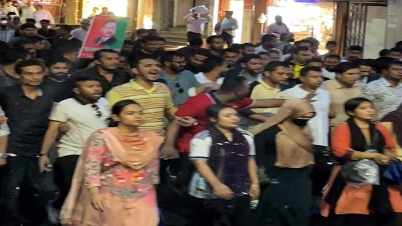 প্রধানমন্ত্রীর বিদেশ সফরকে স্বাগত জানিয়ে ছাত্রদলের মিছিল