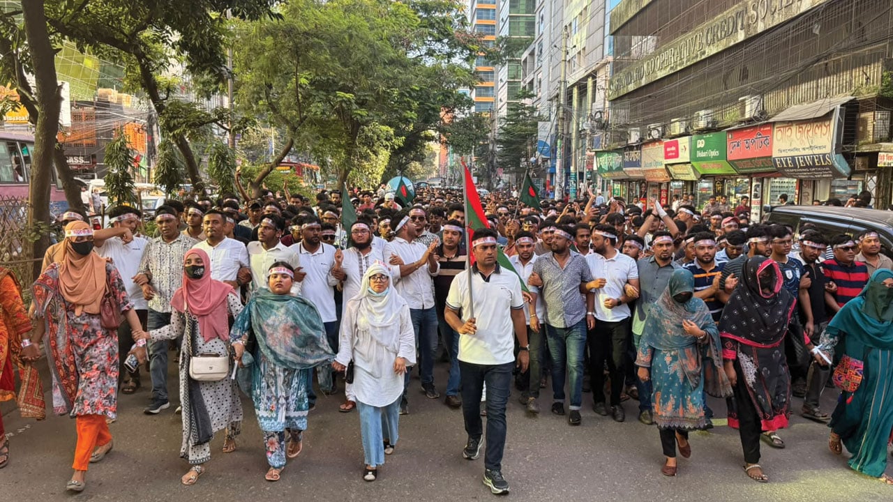 পতিত ফ্যাসিস্টদের দেশবিরোধী ষড়যন্ত্রের বিরুদ্ধে ছাত্রদলের বিক্ষোভ
