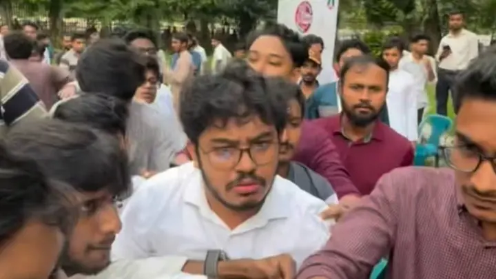 ছাত্রশক্তির কাউন্সিলে সাংবাদিকদের সঙ্গে হাতাহাতি