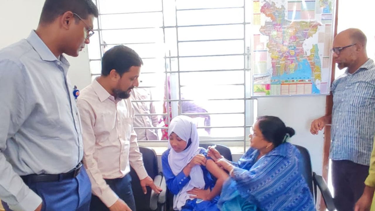 টাইফয়েড টিকা নিবন্ধনে শীর্ষে চৌদ্দগ্রাম