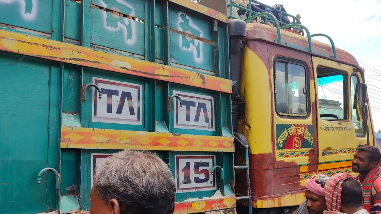 আলমডাঙ্গায় ট্রাকচাপায় বাইসাইকেল আরোহীর মৃত্যু