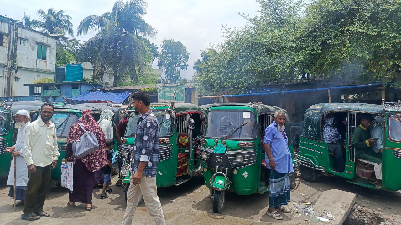 গ্যাস সংকটের সুযোগে বাড়তি ভাড়া আদায়, ভোগান্তিতে ফুলবাড়ীয়ার মানুষ